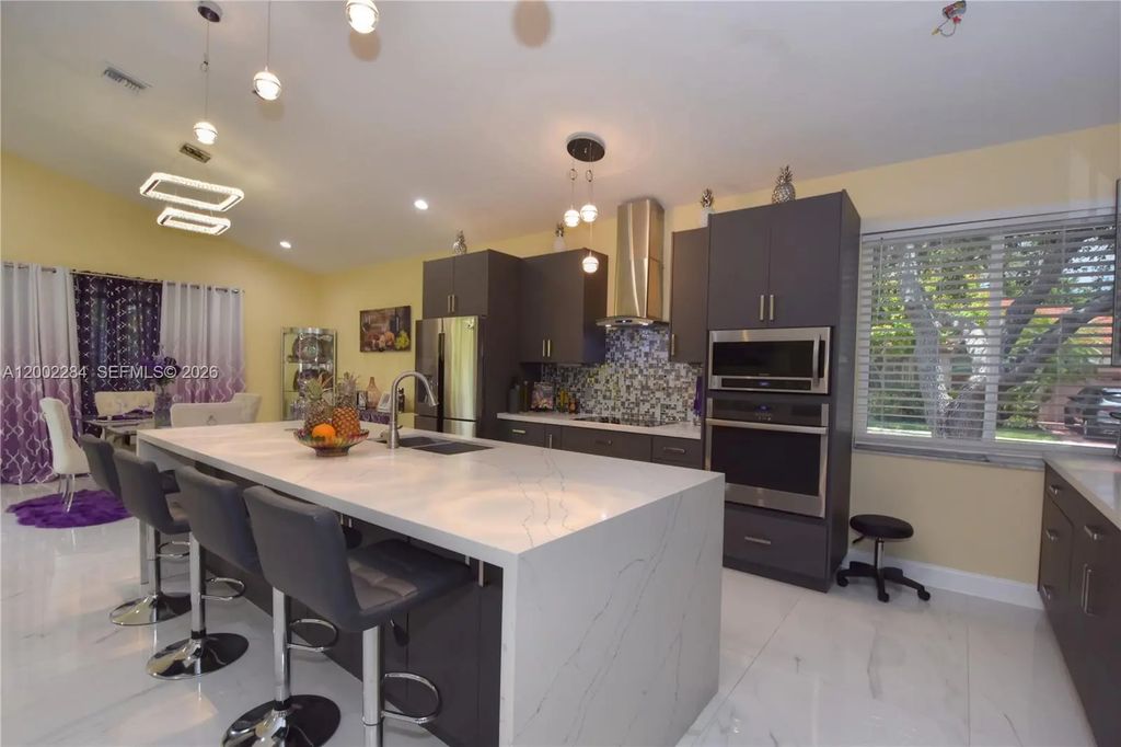 8733 Nw 76th Drive, Tamarac