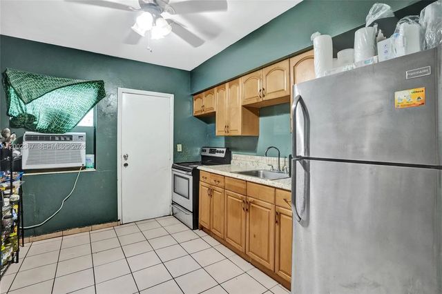 2 of 52 - 836 Nw 101st Street, Miami, FL