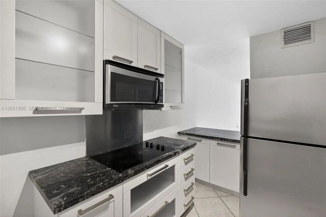 4 of 37 - 1250 Lincoln Road #404, Miami Beach, FL