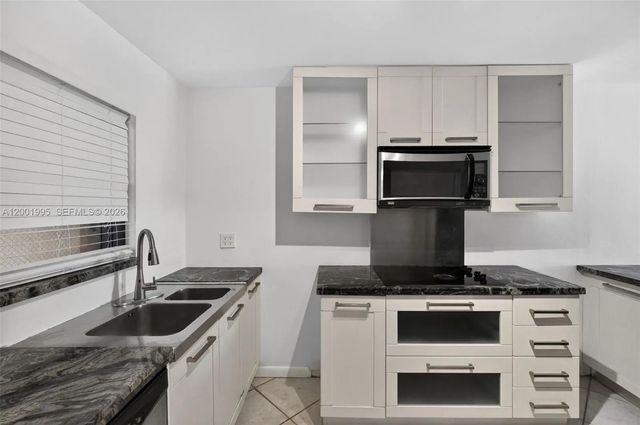 5 of 37 - 1250 Lincoln Road #404, Miami Beach, FL