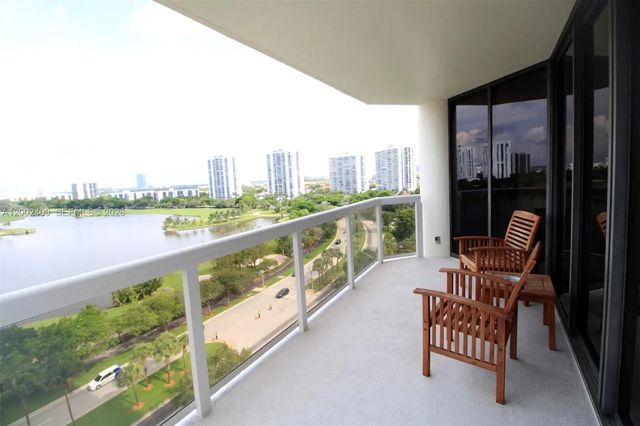 20185 E Country Club Drive #1105, Aventura