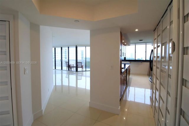 5 of 58 - 20185 E Country Club Drive #1105, Aventura, FL