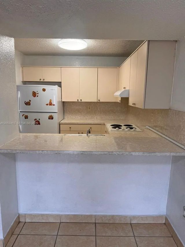 180 Royal Palm Road #216, Hialeah Gardens