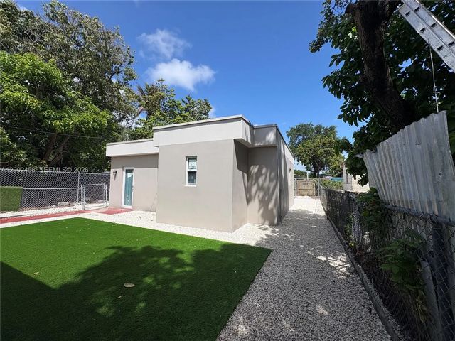 4 of 30 - 2637 Nw 23rd Court, Miami, FL
