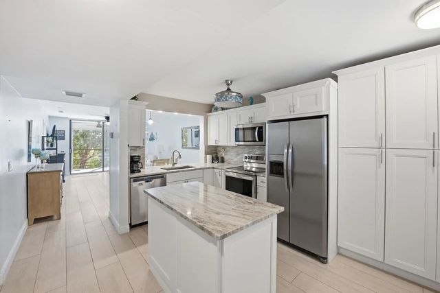 3 of 33 - 3138 Via Poinciana #306, Lake Worth, FL