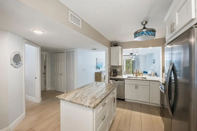 4 of 33 - 3138 Via Poinciana #306, Lake Worth, FL