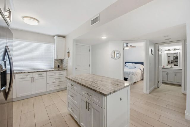 5 of 33 - 3138 Via Poinciana #306, Lake Worth, FL