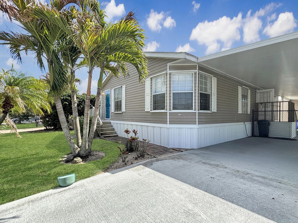 7568 Se Swan Avenue, Hobe Sound
