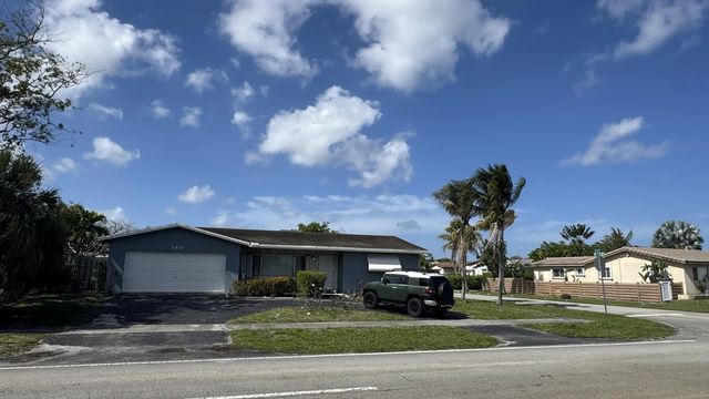 3 of 27 - 5401 W Park Road, Hollywood, FL
