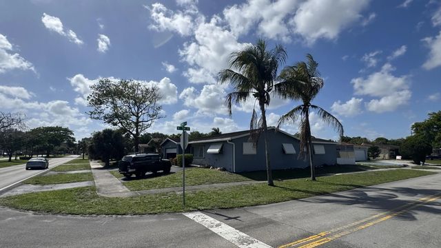 4 of 27 - 5401 W Park Road, Hollywood, FL
