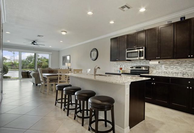 5 of 32 - 638 Sw Glen Crest Way, Stuart, FL