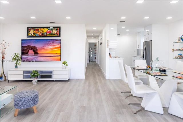 3 of 48 - 308 Nw 2nd Avenue, Hallandale Beach, FL
