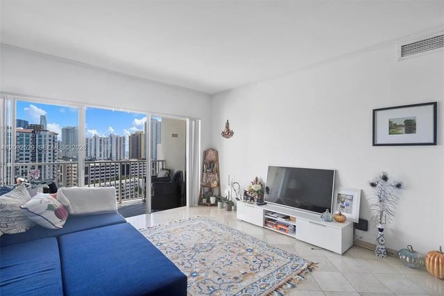4 of 38 - 300 Bayview Drive #1503, Sunny Isles Beach, FL