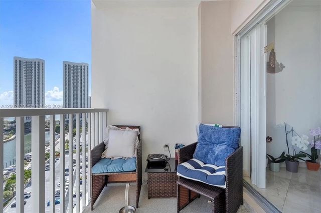 5 of 38 - 300 Bayview Drive #1503, Sunny Isles Beach, FL