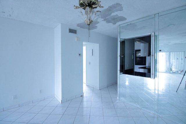 5 of 26 - 465 Paradise Isle Boulevard #110, Hallandale Beach, FL