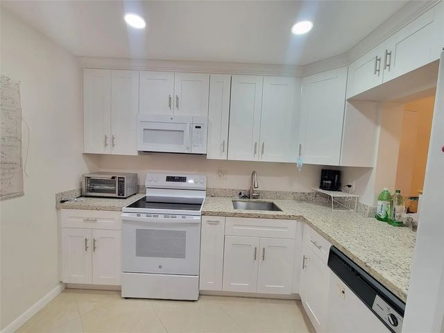 5945 Del Lago Circle, Sunrise