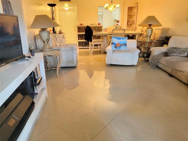 4 of 4 - 5945 Del Lago Circle, Sunrise, FL