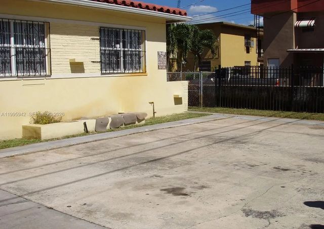 3 of 5 - 1325 Sw 6th Street, Miami, FL