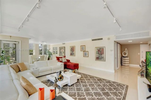 5 of 38 - 5660 Collins Avenue #4b, Miami Beach, FL