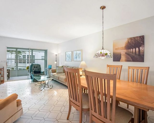 2 of 22 - 4806 Nw 36th Street #515, Lauderdale Lakes, FL