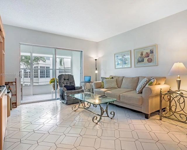3 of 22 - 4806 Nw 36th Street #515, Lauderdale Lakes, FL