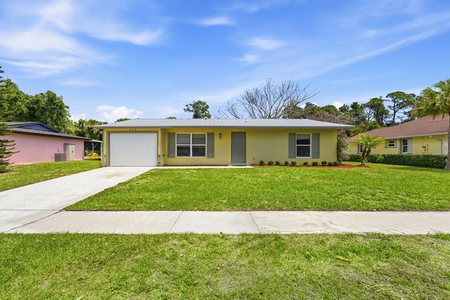 445 Ne Armory Circle, Port St. Lucie