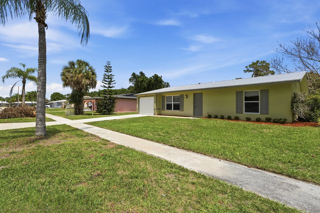 4 of 36 - 445 Ne Armory Circle, Port St. Lucie, FL