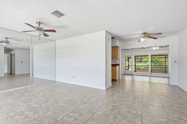 5 of 36 - 445 Ne Armory Circle, Port St. Lucie, FL