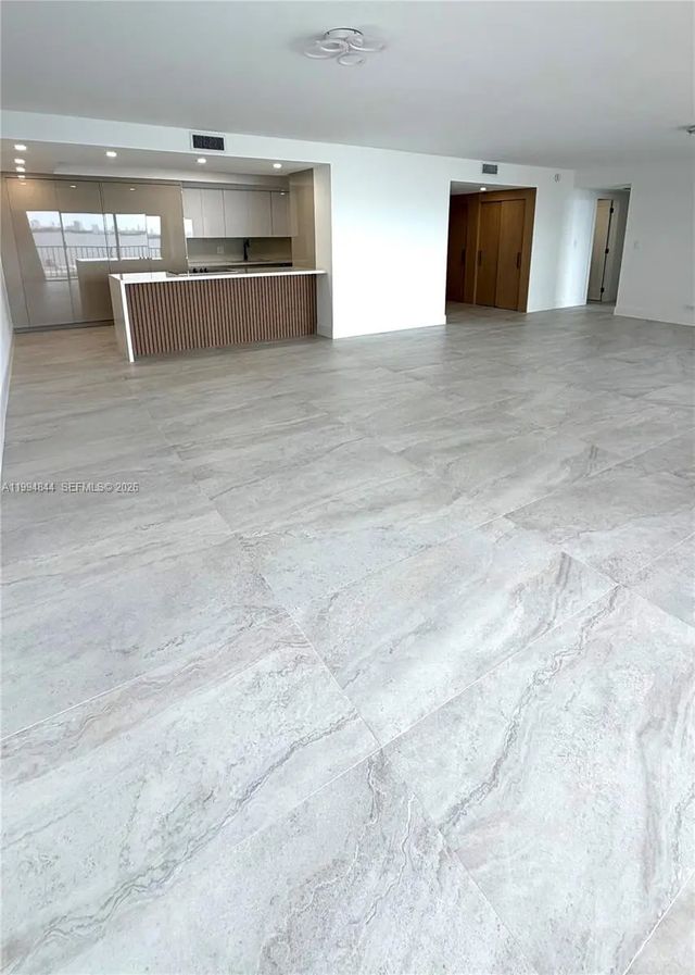 4 of 29 - 1800 Ne 114th Street #605, North Miami, FL