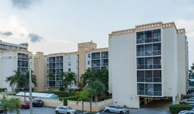 2 of 14 - 2935 Ne 163rd Street #4q, North Miami Beach, FL