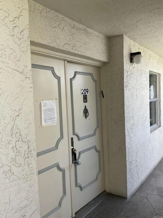 4 of 13 - 6768 N 10th Ave N #209, Lake Worth, FL