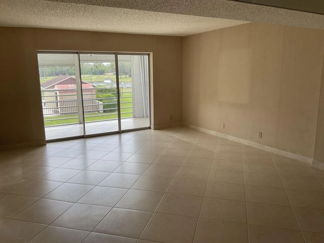 5 of 13 - 6768 N 10th Ave N #209, Lake Worth, FL