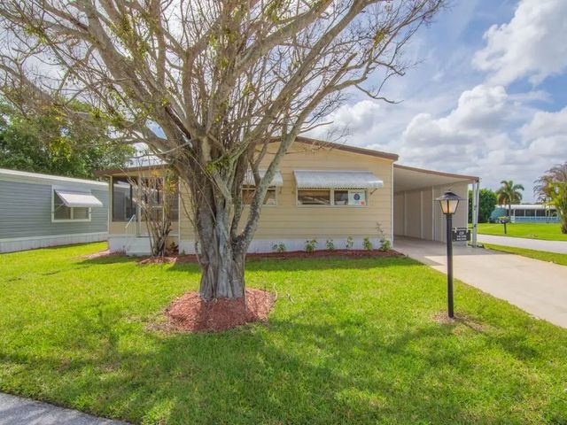 4 of 33 - 225 Ne Forrest Court, Jensen Beach, FL