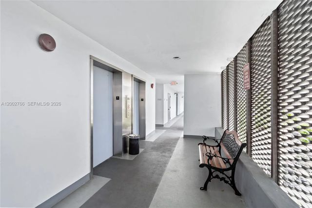 5 of 27 - 20500 W Country Club Drive #405, Aventura, FL
