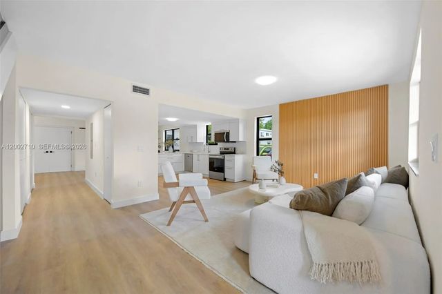7996 Crespi Boulevard, Miami Beach