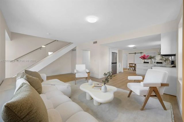 4 of 24 - 7996 Crespi Boulevard, Miami Beach, FL