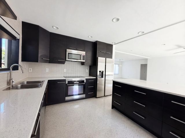 2 of 15 - 1717 Ne 20th Avenue, Fort Lauderdale, FL
