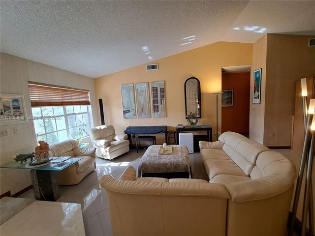 4 of 33 - 14527 Sw 106th Terrace, Miami, FL