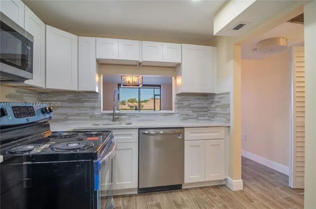 4 of 31 - 1100 Colony Point Circle #105, Pembroke Pines, FL
