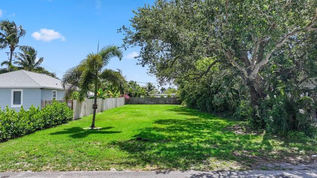 3 of 13 - 614 N 5th Street, Lantana, FL