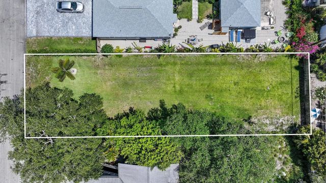 4 of 13 - 614 N 5th Street, Lantana, FL