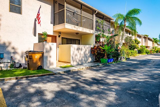 2 of 41 - 740 Se 1st Way #101, Deerfield Beach, FL