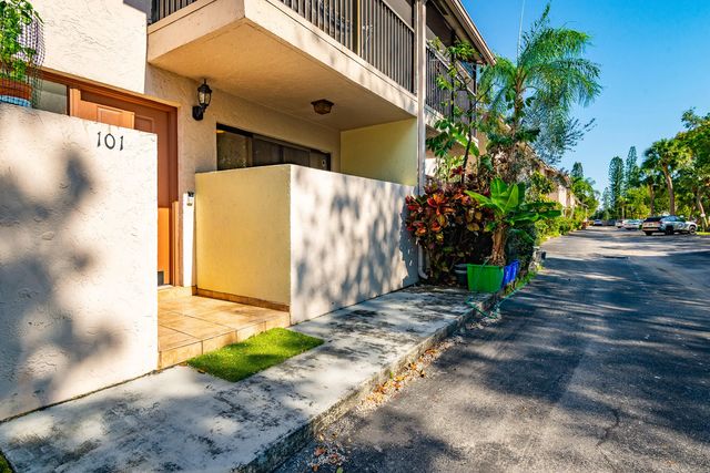 3 of 41 - 740 Se 1st Way #101, Deerfield Beach, FL