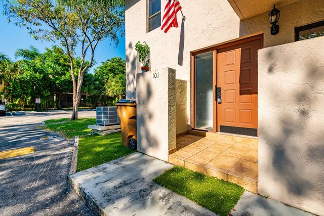 4 of 41 - 740 Se 1st Way #101, Deerfield Beach, FL