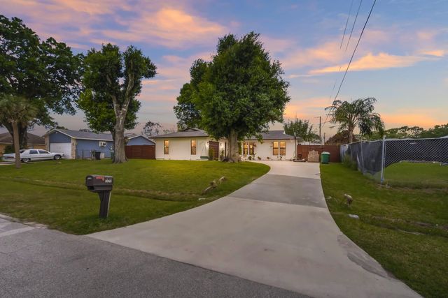 1720 Sw Beeker Street, Port St. Lucie