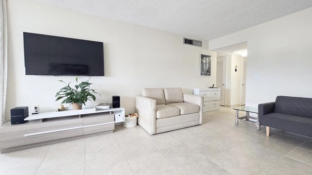 3 of 10 - 1400 S Ocean Drive #505, Hollywood, FL