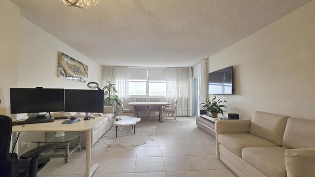 4 of 10 - 1400 S Ocean Drive #505, Hollywood, FL