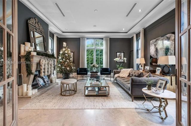 3 of 28 - 9741 W Suburban Drive, Pinecrest, FL