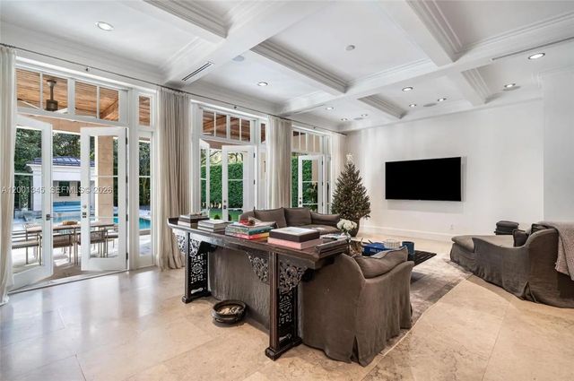 5 of 28 - 9741 W Suburban Drive, Pinecrest, FL