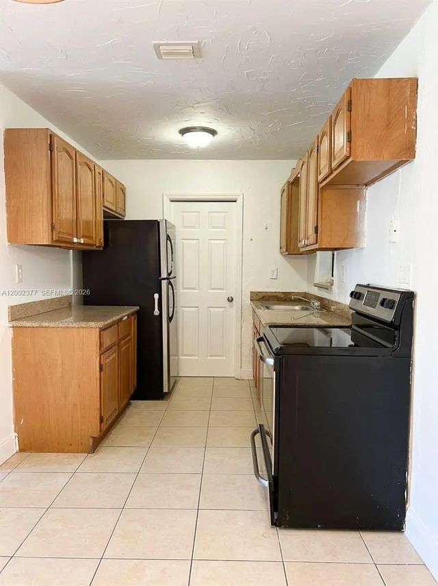 5 of 18 - 3461 Nw 17th Street, Lauderhill, FL
